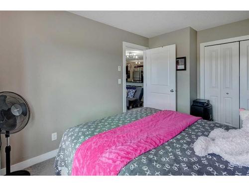 1416-625 Glenbow Drive, Cochrane, AB - Indoor Photo Showing Bedroom