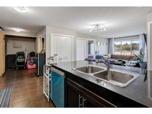 1416-625 Glenbow Drive, Cochrane, AB - Indoor Photo Showing Kitchen With Double Sink