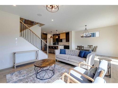 124 Heritage Boulevard, Cochrane, AB - Indoor Photo Showing Living Room