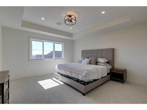 124 Heritage Boulevard, Cochrane, AB - Indoor Photo Showing Bedroom