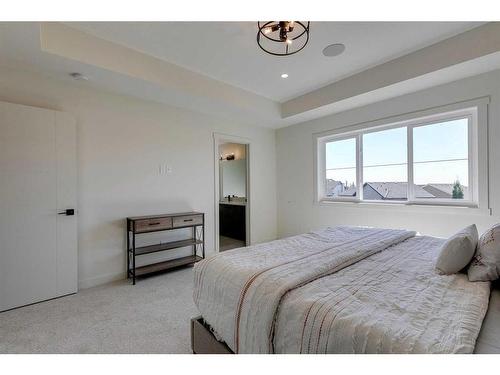 124 Heritage Boulevard, Cochrane, AB - Indoor Photo Showing Bedroom