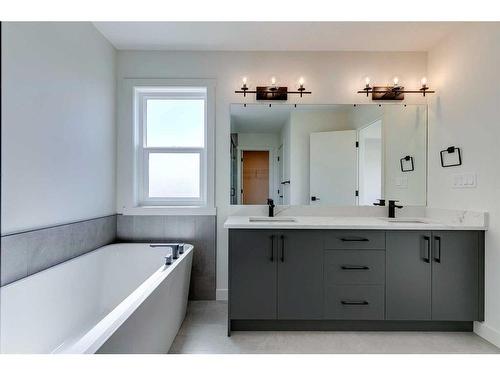 124 Heritage Boulevard, Cochrane, AB - Indoor Photo Showing Bathroom