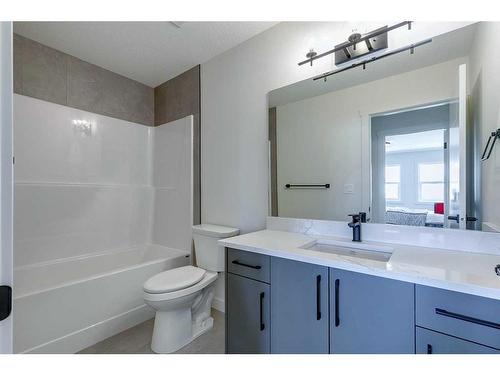 124 Heritage Boulevard, Cochrane, AB - Indoor Photo Showing Bathroom