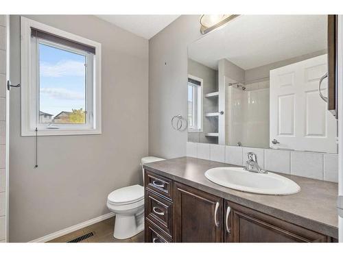 16 Drake Landing Mews, Okotoks, AB - Indoor Photo Showing Bathroom