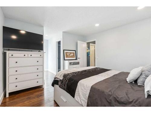 75 Woodglen Road Sw, Calgary, AB - Indoor Photo Showing Bedroom