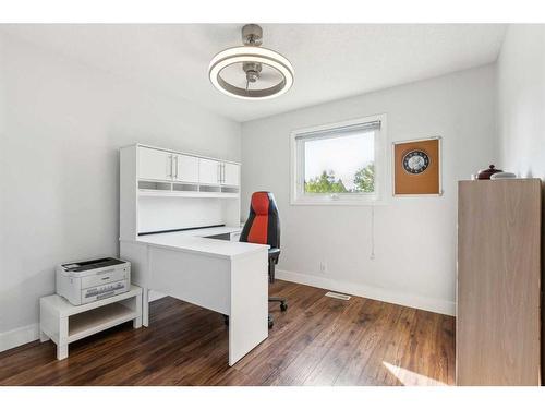 75 Woodglen Road Sw, Calgary, AB - Indoor Photo Showing Other Room