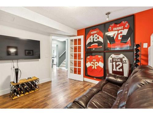 75 Woodglen Road Sw, Calgary, AB - Indoor Photo Showing Other Room