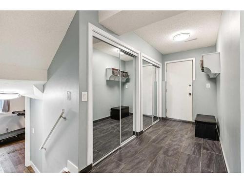 75 Woodglen Road Sw, Calgary, AB - Indoor Photo Showing Other Room