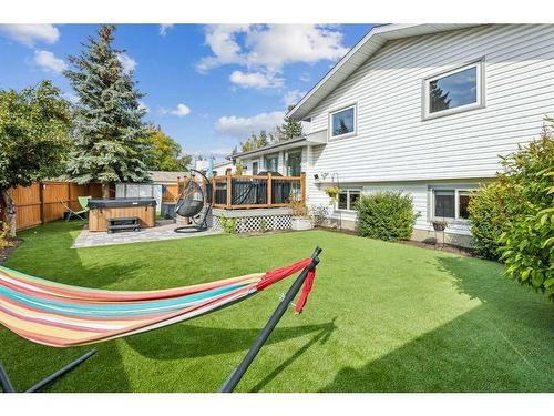 75 Woodglen Road Sw, Calgary, AB - Outdoor