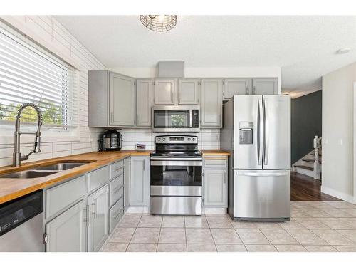 75 Woodglen Road Sw, Calgary, AB - Indoor Photo Showing Kitchen With Double Sink