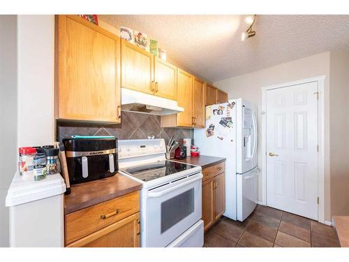 154 Bridlewood Court Sw, Calgary, AB - Indoor Photo Showing Kitchen