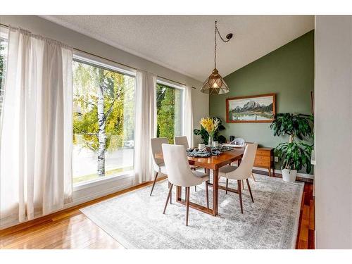 6820 Coach Ridge Road Sw, Calgary, AB - Indoor Photo Showing Dining Room