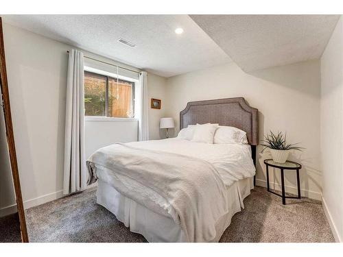 6820 Coach Ridge Road Sw, Calgary, AB - Indoor Photo Showing Bedroom