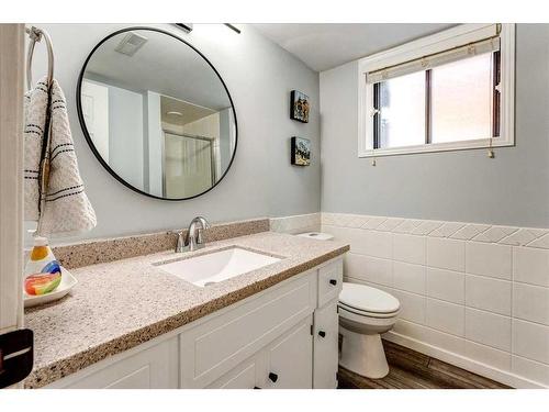 6820 Coach Ridge Road Sw, Calgary, AB - Indoor Photo Showing Bathroom