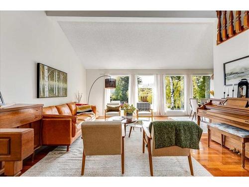 6820 Coach Ridge Road Sw, Calgary, AB - Indoor Photo Showing Living Room