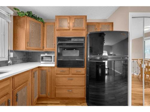 71 Martindale Close Ne, Calgary, AB - Indoor Photo Showing Kitchen