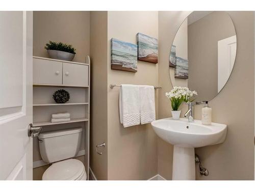 604-10 Auburn Bay Avenue Se, Calgary, AB - Indoor Photo Showing Bathroom