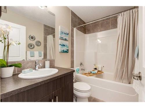 604-10 Auburn Bay Avenue Se, Calgary, AB - Indoor Photo Showing Bathroom