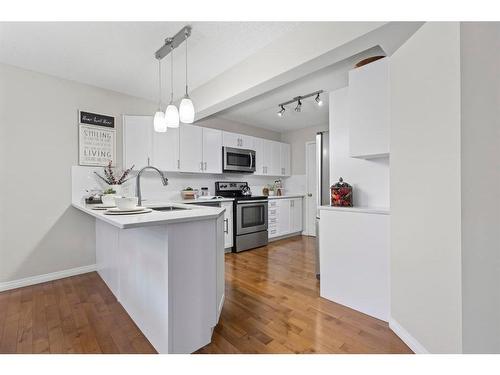 54 Royal Birkdale Crescent Nw, Calgary, AB - Indoor Photo Showing Kitchen