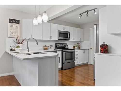 54 Royal Birkdale Crescent Nw, Calgary, AB - Indoor Photo Showing Kitchen With Stainless Steel Kitchen With Upgraded Kitchen