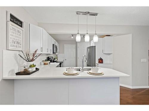 54 Royal Birkdale Crescent Nw, Calgary, AB - Indoor Photo Showing Kitchen