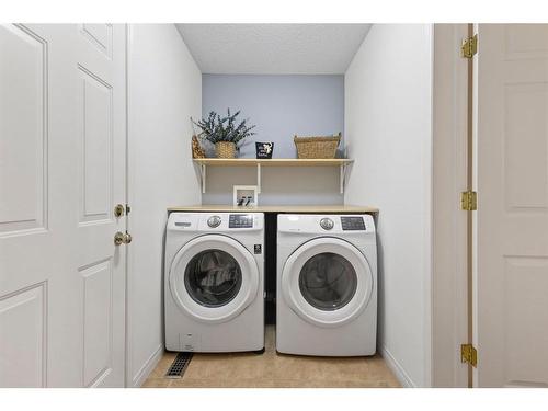 54 Royal Birkdale Crescent Nw, Calgary, AB - Indoor Photo Showing Laundry Room