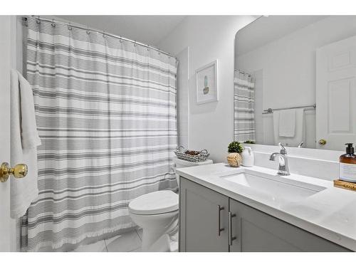 54 Royal Birkdale Crescent Nw, Calgary, AB - Indoor Photo Showing Bathroom