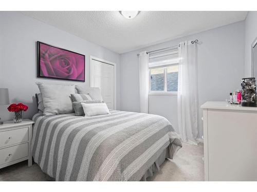 54 Royal Birkdale Crescent Nw, Calgary, AB - Indoor Photo Showing Bedroom