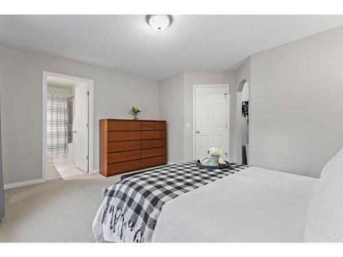 54 Royal Birkdale Crescent Nw, Calgary, AB - Indoor Photo Showing Bedroom