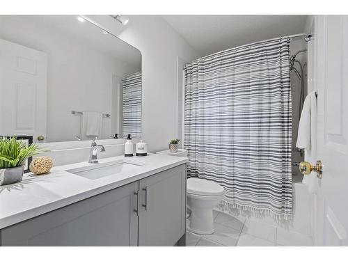 54 Royal Birkdale Crescent Nw, Calgary, AB - Indoor Photo Showing Bathroom