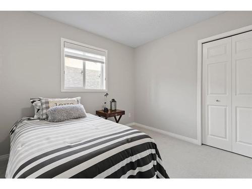 54 Royal Birkdale Crescent Nw, Calgary, AB - Indoor Photo Showing Bedroom