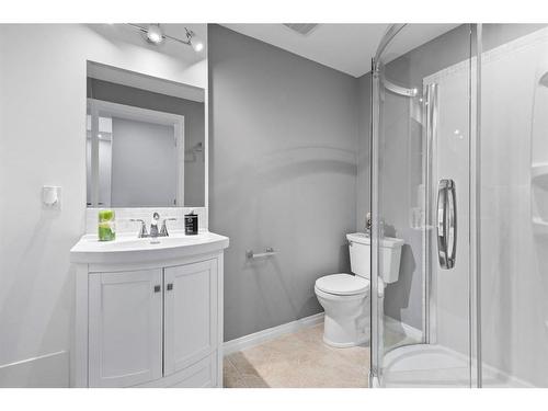 54 Royal Birkdale Crescent Nw, Calgary, AB - Indoor Photo Showing Bathroom