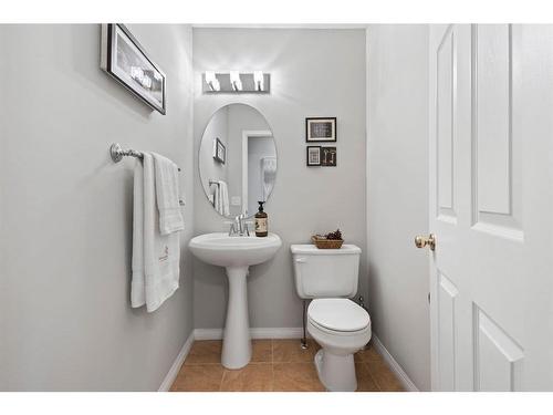 54 Royal Birkdale Crescent Nw, Calgary, AB - Indoor Photo Showing Bathroom