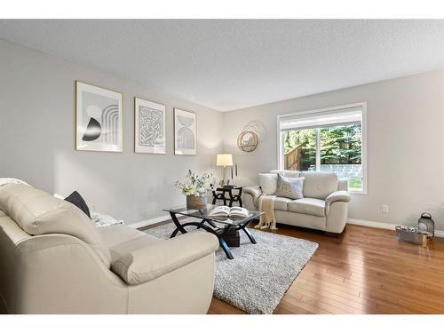 54 Royal Birkdale Crescent Nw, Calgary, AB - Indoor Photo Showing Living Room