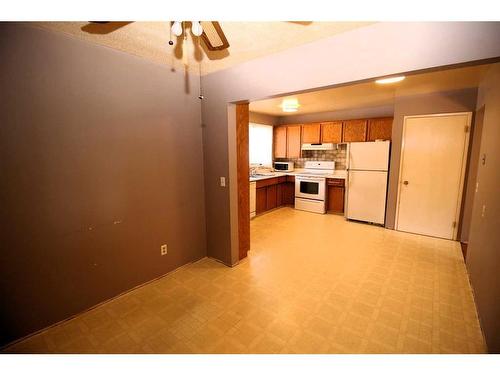 4740 Memorial Drive Ne, Calgary, AB - Indoor Photo Showing Kitchen