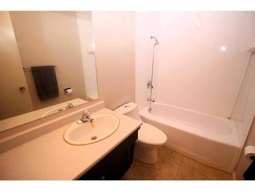 4740 Memorial Drive Ne, Calgary, AB - Indoor Photo Showing Bathroom