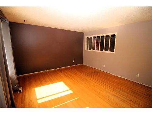 4740 Memorial Drive Ne, Calgary, AB - Indoor Photo Showing Other Room