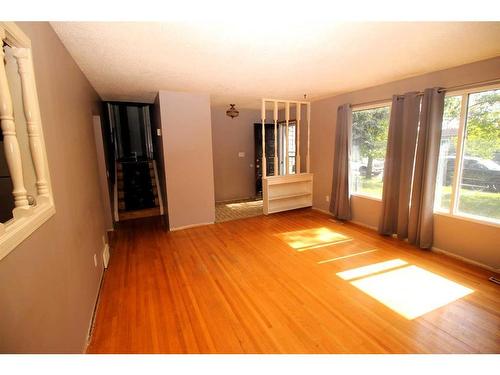 4740 Memorial Drive Ne, Calgary, AB - Indoor Photo Showing Other Room