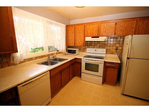 4740 Memorial Drive Ne, Calgary, AB - Indoor Photo Showing Kitchen With Double Sink