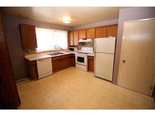 4740 Memorial Drive Ne, Calgary, AB - Indoor Photo Showing Kitchen With Double Sink