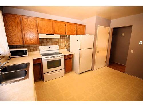 4740 Memorial Drive Ne, Calgary, AB - Indoor Photo Showing Kitchen With Double Sink