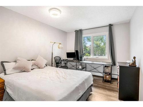 236-820 89 Avenue Sw, Calgary, AB - Indoor Photo Showing Bedroom