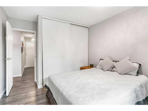 236-820 89 Avenue Sw, Calgary, AB - Indoor Photo Showing Bedroom