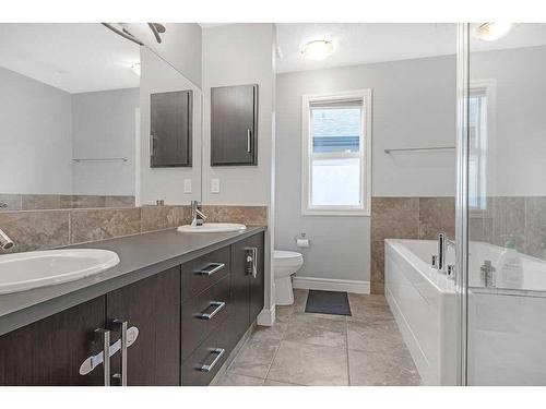 58 Cranberry Mews Se, Calgary, AB - Indoor Photo Showing Bathroom