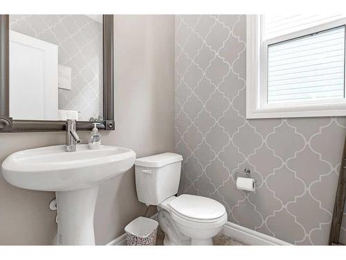 58 Cranberry Mews Se, Calgary, AB - Indoor Photo Showing Bathroom