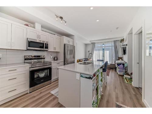 2311-55 Lucas Way Nw, Calgary, AB - Indoor Photo Showing Kitchen