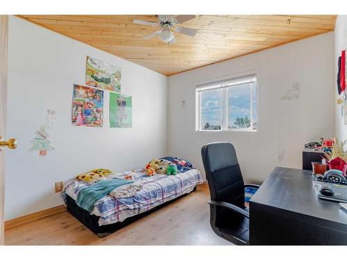 148 Martin Crossing Crescent Ne, Calgary, AB - Indoor Photo Showing Bedroom