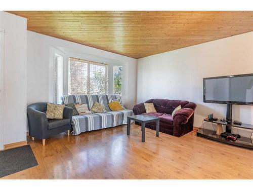 148 Martin Crossing Crescent Ne, Calgary, AB - Indoor Photo Showing Living Room