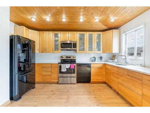 148 Martin Crossing Crescent Ne, Calgary, AB - Indoor Photo Showing Kitchen With Stainless Steel Kitchen