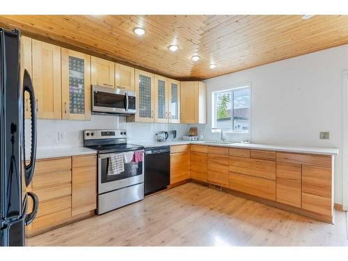 148 Martin Crossing Crescent Ne, Calgary, AB - Indoor Photo Showing Kitchen